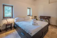 Cottage Monti Pet Friendly Shared Pool