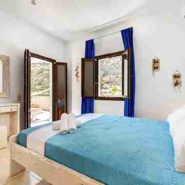 Moschatos Beach House Rooms