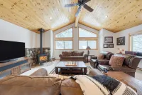 Oslo Haus by AvantStay Cabin Retreat Near Northstar Downtown Truckee