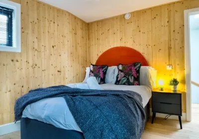 Green Mews 1 with Free Parking - by My Getaways Hotels near The Regency Town House