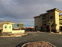 Luxurious Retreat - Elevator, Pool, Hot tub, Mountain View Hotels in Santa Clara