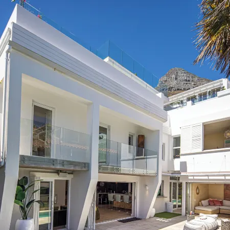Clifton Yolo Spaces – Clifton Private Beach Villa