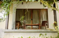 NatureSurf Villas - Private Garden Retreat at Hiriketiya Beach Yoga, Surf & Relaxation Hotels in Dikwella