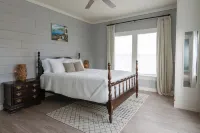 Luxe Cottage with King Bed, Backyard Fire Pit, Near Downtown and Ocean
