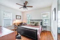 1940s Cottage - Walking Distance!
