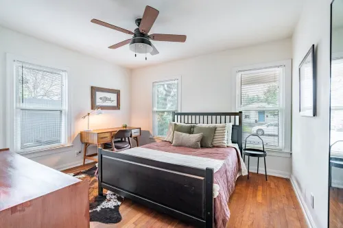 1940s Cottage - Walking Distance!