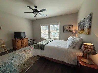 Brand New! Charming 3-bedroom Gameday House in Auburn!!