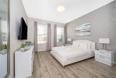 Professionally Designed Family Retreat – 1 Min Walk to Clubhouse Near Disney