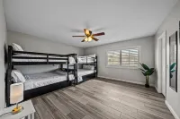 Pool paradise near Temecula Wine Country w/ spa, pool table, games, pic wall Hotels near Hart Winery