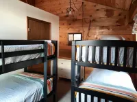 Lakeside Beach Getaway with A Gorgeous Kitchen & Dining Room with Room for 10.
