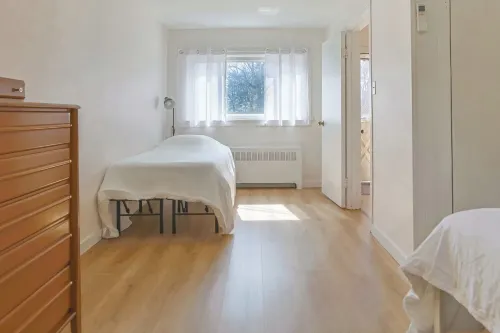 Charming 2-bedroom apartment with AC, WiFi in fantastic Andalusia Hotels in Bensalem Township