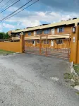 Blissett Apts Your  Home Away from Home โรงแรมใน