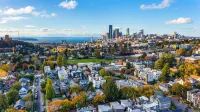Modern 3Br - Walk to Light Rail with Evcharger & Parking