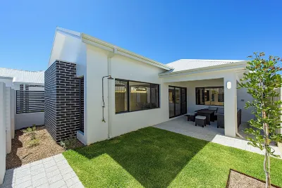 5 O Clock Somewhere - Beachside Retreat 죠그래페 만 주변 호텔