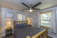 Charming 2-bedroom cabin Near Yosemite NP, High Speed WiFi in lovely Mariposa