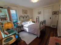 Bohemian 3-bedroom house with private yard in charming neighborhood Hotels in Vermillion