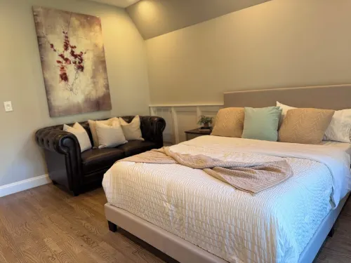 Stunning one-bedroom apartment located in the Myers Park neighborhood.