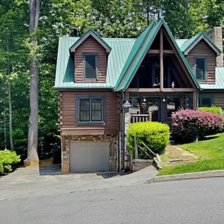 Peyton's Hideaway by Jackson Mountain Rentals