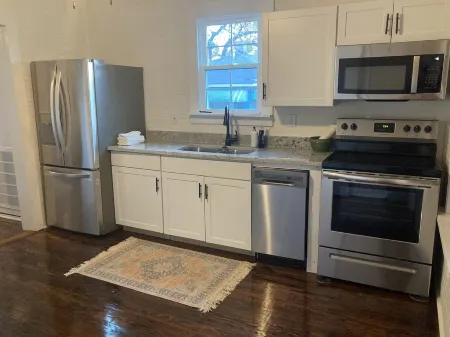 Masters Rental!  Charming 2-bedroom house with AC and WiFi in lovely Augusta