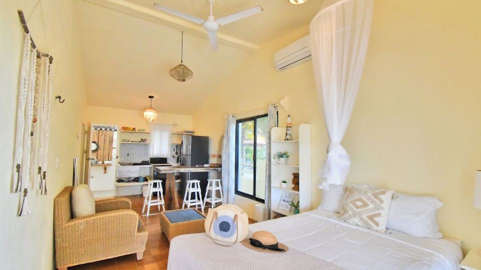 Arena y Mar Beachfront House, El Cuyo by the Spot Rentals
