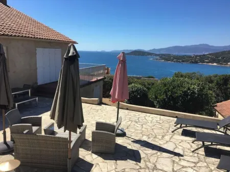 Maison Mitoyenne vue MER et Coucher de Soleil Отели в г. Пьетроселла