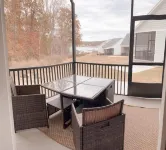 New, Modern, Cozy Lakeside Cottage. Pet friendly!