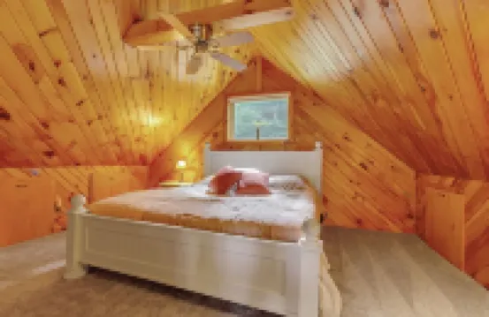 Ellicottville Chalet with beautiful storybook creek