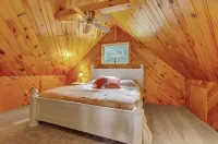 Ellicottville Chalet with beautiful storybook creek
