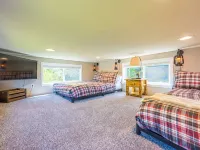 Rainforest Retreat Tiny Home: Fishing Cabin Hotels in Forks