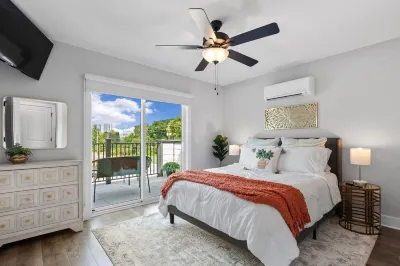 Charming 2-bedroom condo in the urban wilderness area of Knoxville