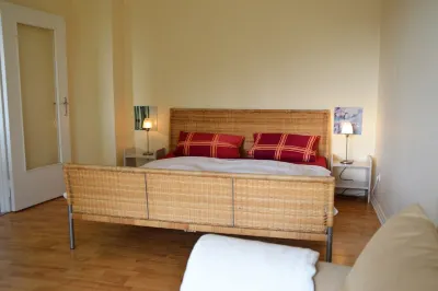 Sunny and quiet In the heart of Schöneberg / near Kudamm with a large balcony Schoneberg/쇤베르크 호텔