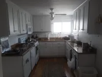 Relaxing summer rental, walking distance to the beach, short ride to the outlets