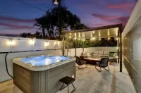 7BR w/ Heated Pool Jacuzzi, Theatre