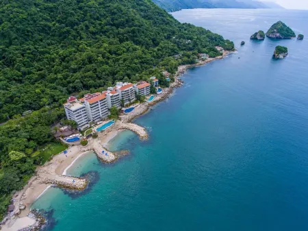 Exceptional Oceanfront Condo at Sierra del Mar Los Arcos