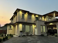 Two spacious bedrooms with dining and washroom in a new home. Independent space. Các khách sạn gần Vancouver Giants