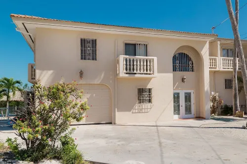 GREAT FISHING RIGHT OFF THE DOCK! KEY COLONY BEACH