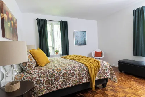 Aux portes de L'île Hotels in L'Ile-d'Orleans