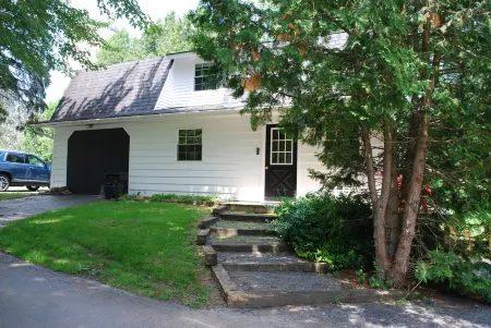 Carriage House - Just Renovated Отели в г. Чази