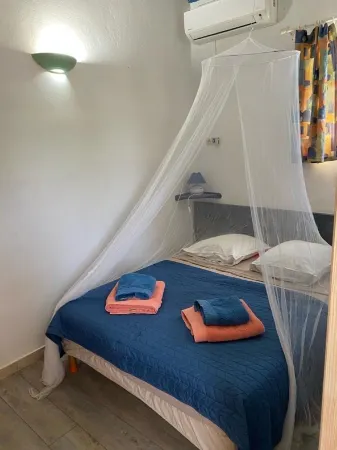 T2 30 meters from the beach with Pool Отели рядом с достопримечательностью «Grande Baie»