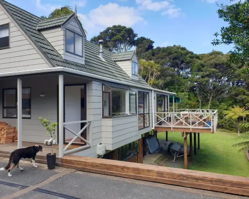 Absolute Waterfront Retreat Hotels in Opua