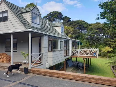 Absolute Waterfront Retreat Bay of Islands Marina 주변 호텔