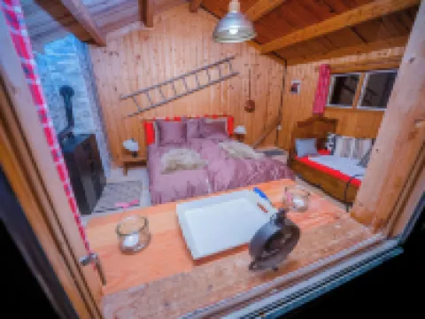 Mazot Douillet de Montagne Isolé en Pleine Nature en Autonomie D'énergie Hotels in Monthey