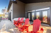 Spacious modern cottage with incredible views in the Bruce Peninsula Hotels in Georgian Bluffs