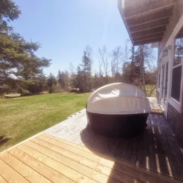 Water view, king bed, 3 min. to beach, near downtown, full kitchen, pet friendly