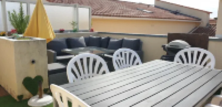 Apartment with sea view. Large terrace.