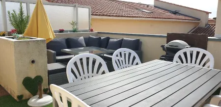 Apartment with sea view. Large terrace.