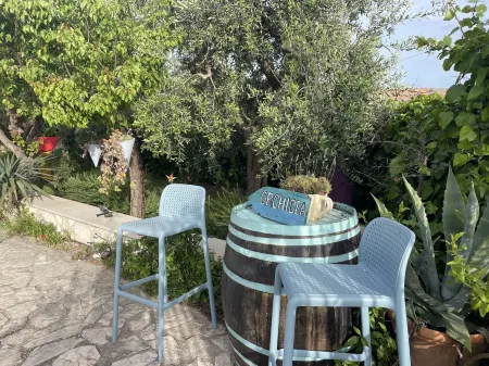 Puutarhatalo Gargano Macchia Liberassa, 10 Minuutin Päässä Mattinatasta