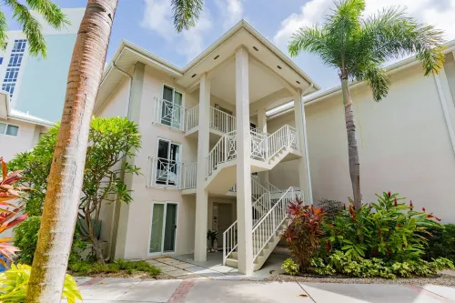 Resort Style 2br/2ba Condo on Seven Mile Beach