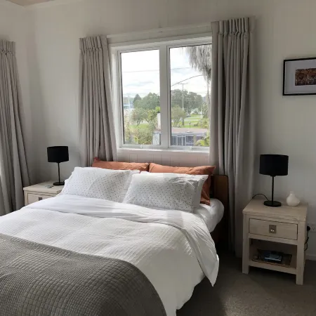 Raglan Escape: Unique holiday home right in the heart of Raglan Отели в г. Раглан