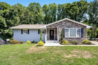 4-bedroom house in awesome Temple Hills with AC, WiFi. Enjoy your stay Hotels near Branch Avenue